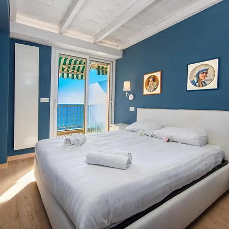 Elegant Face A La - Equipe