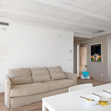 Elegant Face A La - Equipe * רוקברון-קאפ-מרט